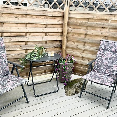Lilla Huset Bed & Breakfast - Countryside Guesthouse, Free Parking Эребру Экстерьер фото