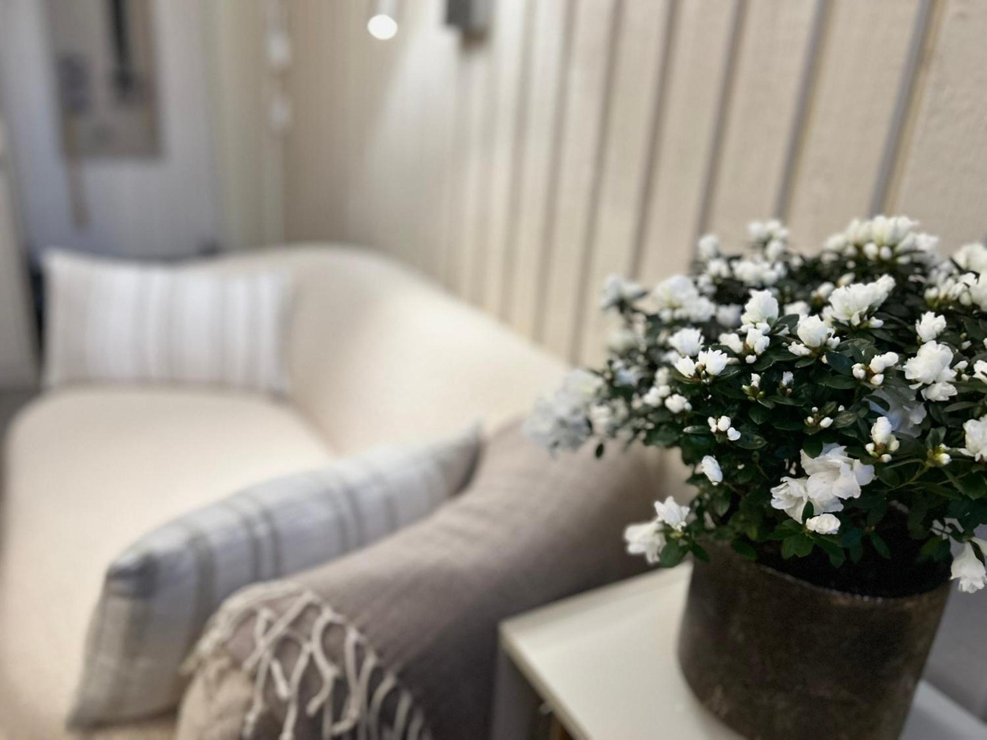 Lilla Huset Bed & Breakfast - Countryside Guesthouse, Free Parking Эребру Экстерьер фото