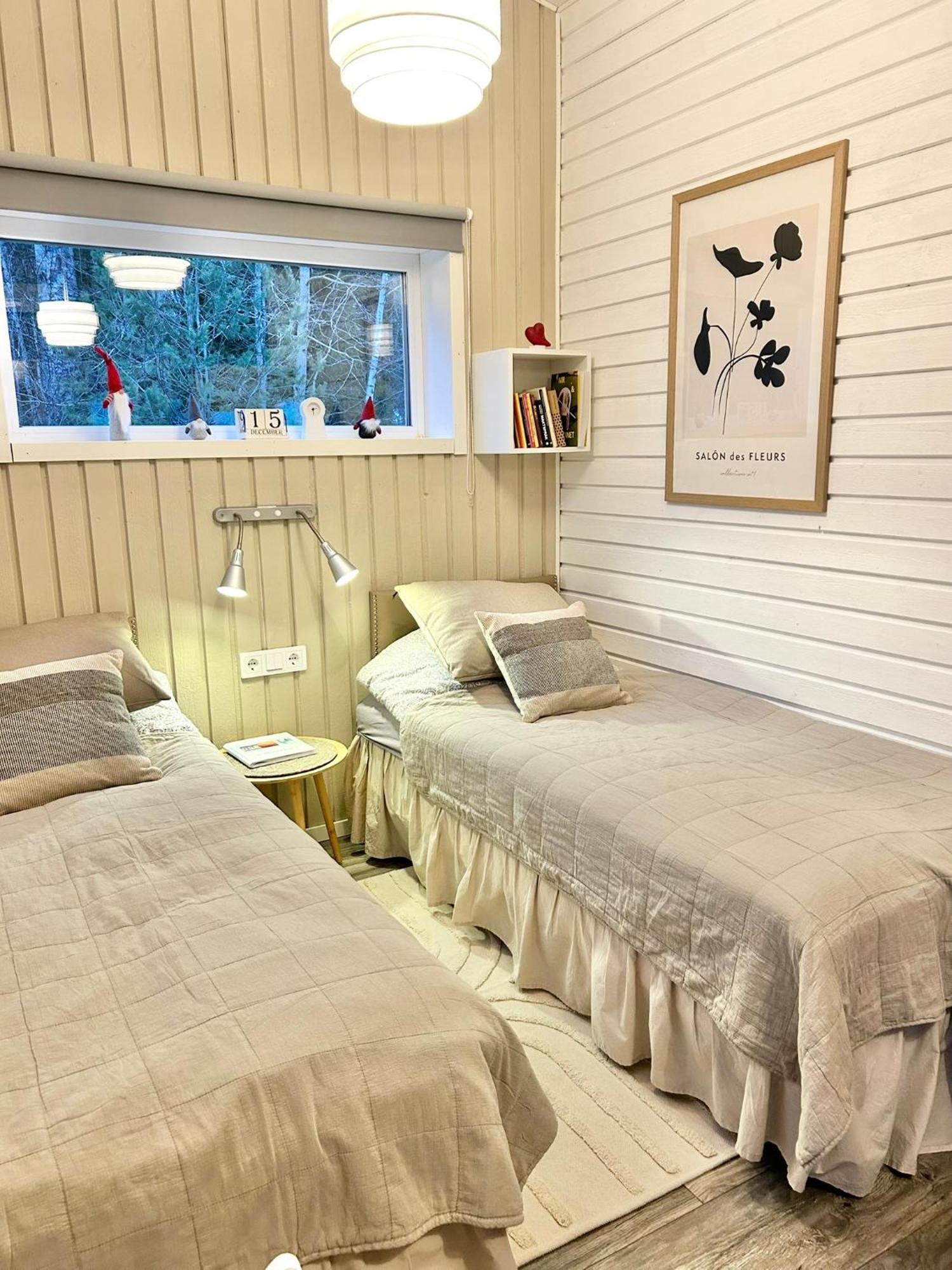 Lilla Huset Bed & Breakfast - Countryside Guesthouse, Free Parking Эребру Экстерьер фото