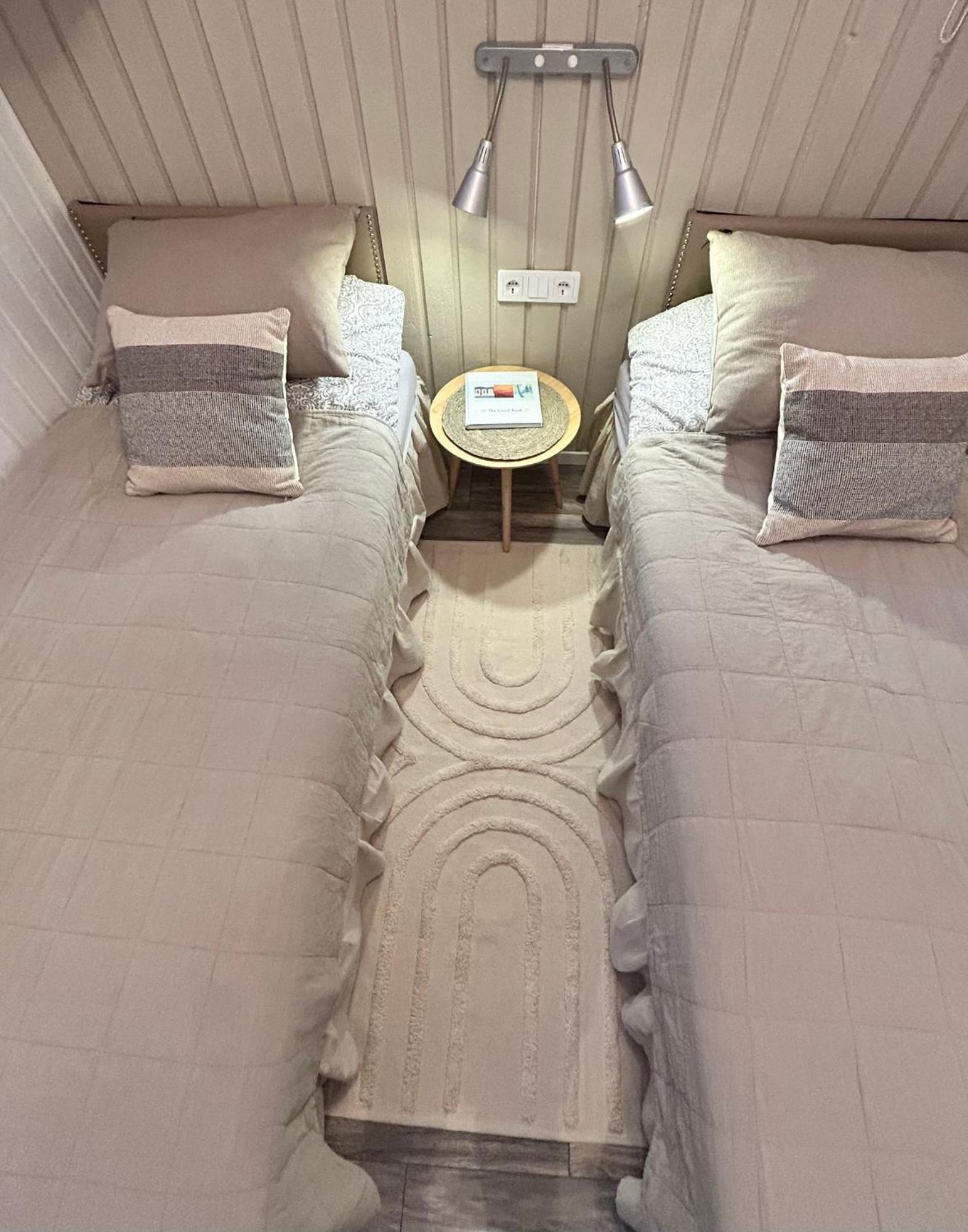 Lilla Huset Bed & Breakfast - Countryside Guesthouse, Free Parking Эребру Экстерьер фото