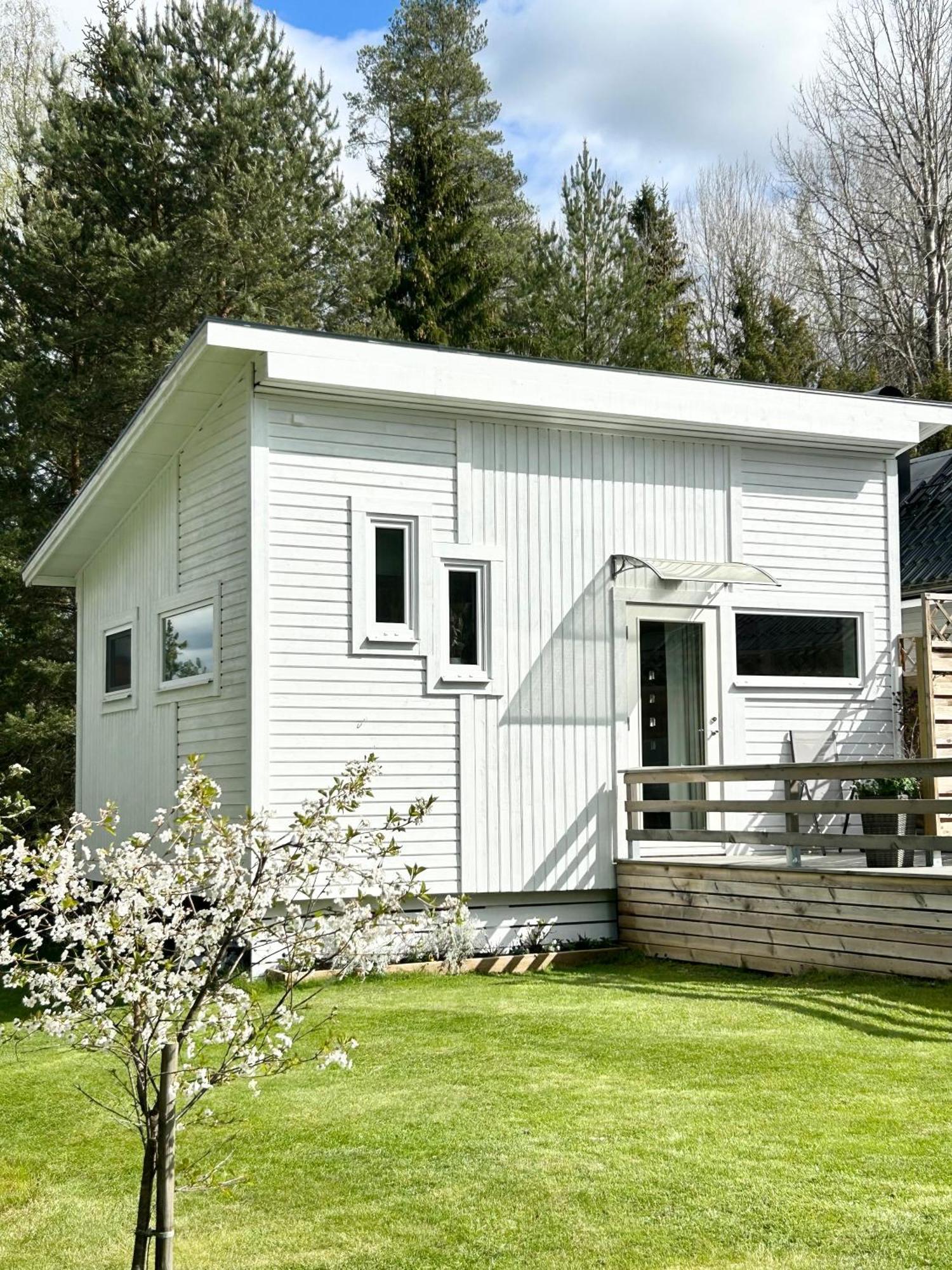 Lilla Huset Bed & Breakfast - Countryside Guesthouse, Free Parking Эребру Экстерьер фото